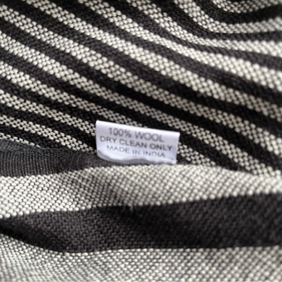 CRC Wool striped fringed scarf - Picture 9 of 10